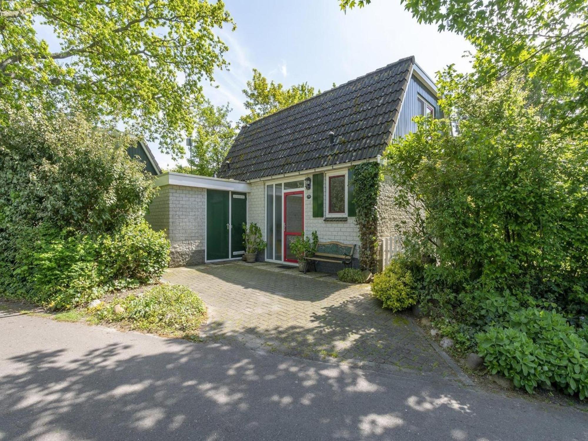 Cozy Holiday Home With Pool Sint Maartensvlotbrug المظهر الخارجي الصورة