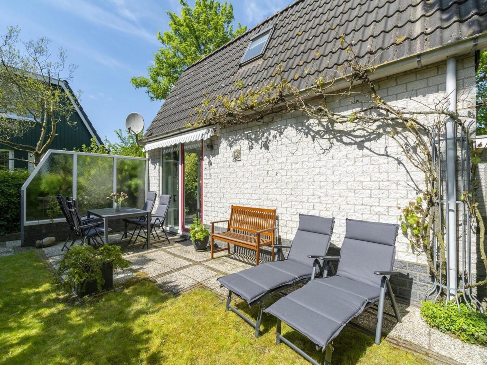 Cozy Holiday Home With Pool Sint Maartensvlotbrug المظهر الخارجي الصورة